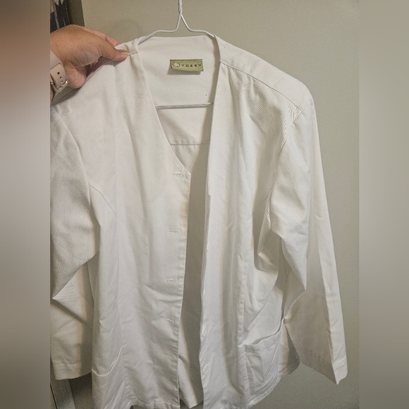 White coat - Picture 1 of 5